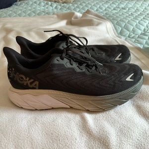 Hoka Arahi 6 running shoe